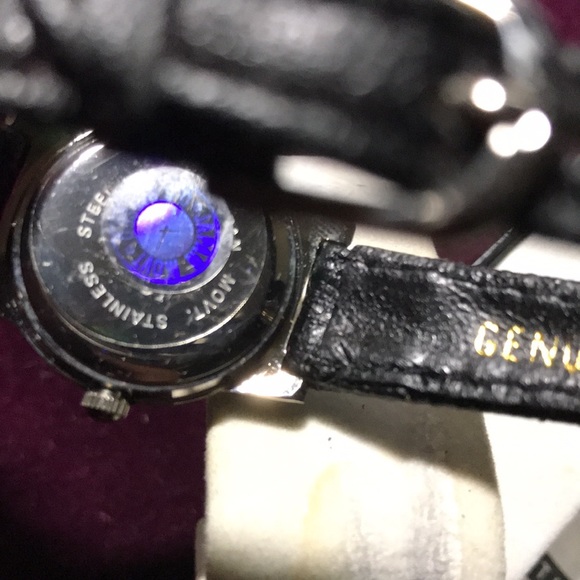 Solitaire wrist watch with genuine diamond main image 6